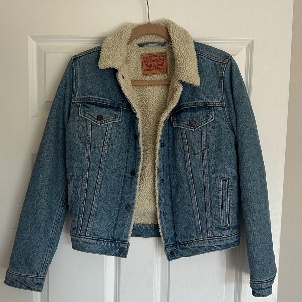 Levi's Classic Blue Denim Jacket with Sherpa Lining